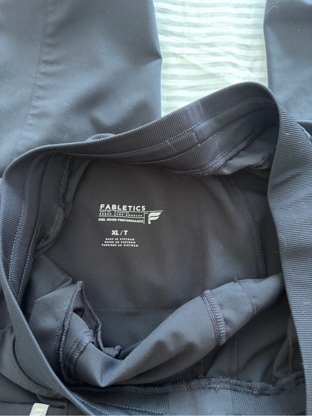 Fabletics Black Scrub Set - Picture 3 of 5